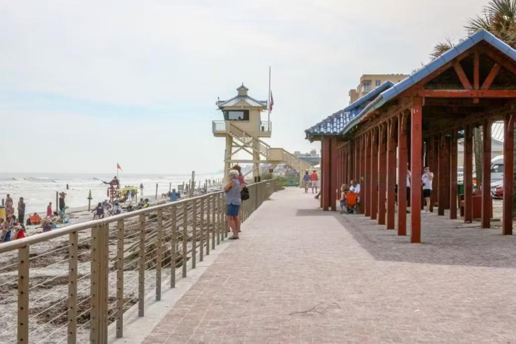Villa Oceanfront Balcony, Pool, Bbq, Steps To Flagler Ave New Smyrna Beach Exterior foto